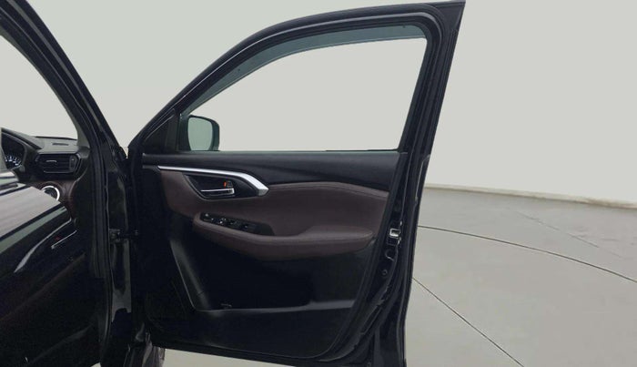 2023 Maruti Grand Vitara ALPHA SMART HYBRID, Petrol, Manual, 14,193 km, RHS Front Door