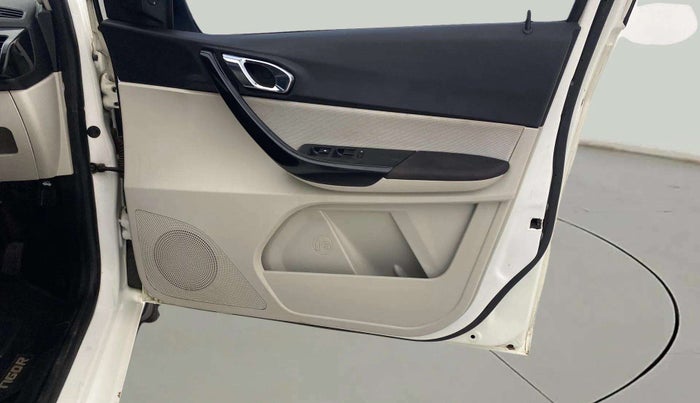 2022 Tata TIGOR XZ PLUS CNG, CNG, Manual, 38,396 km, Driver Side Door Panels Control