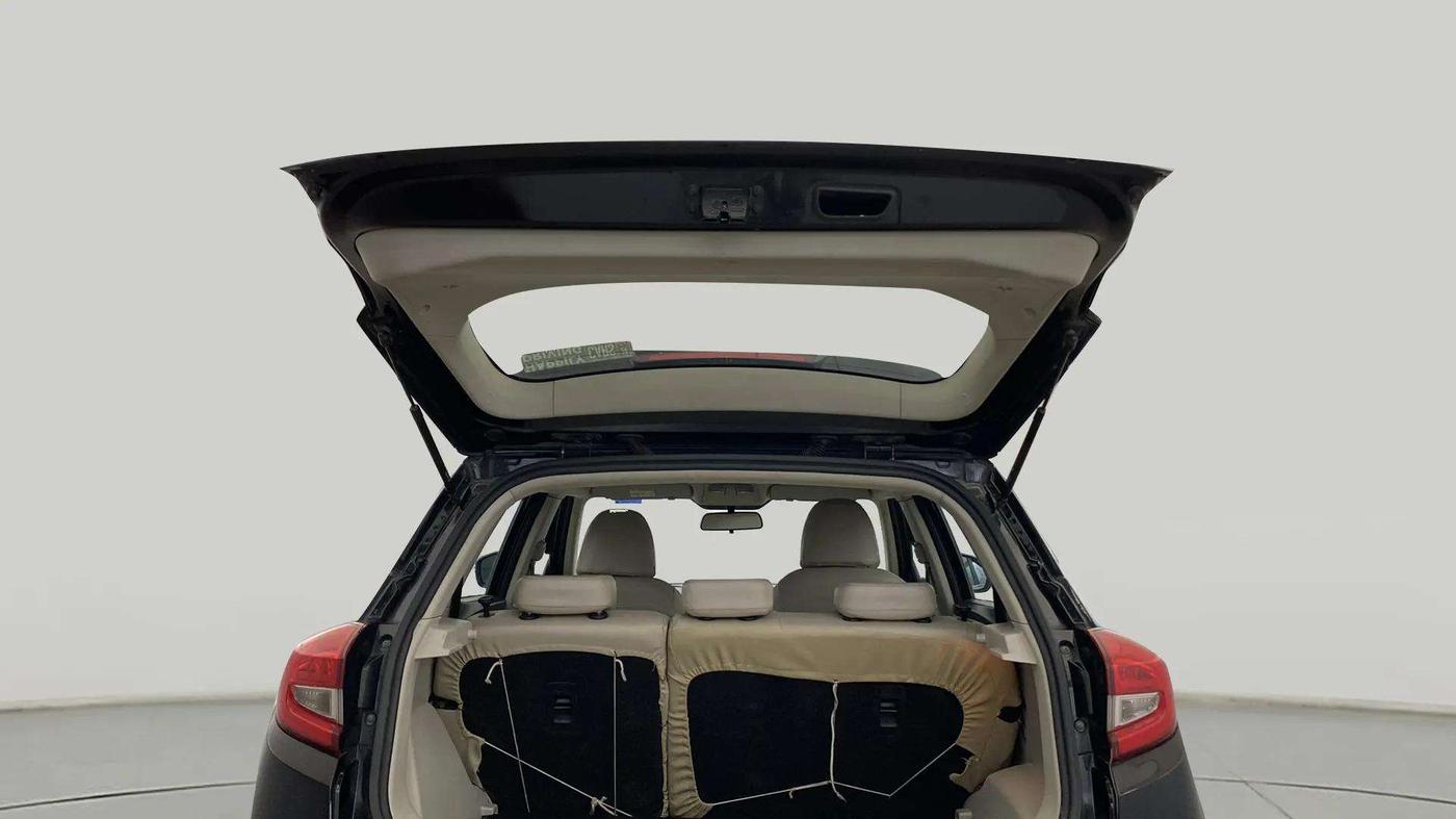 2019 Mahindra XUV300 W8 1.2 PETROL, Petrol, Manual, 87,515 km, Boot Door Open