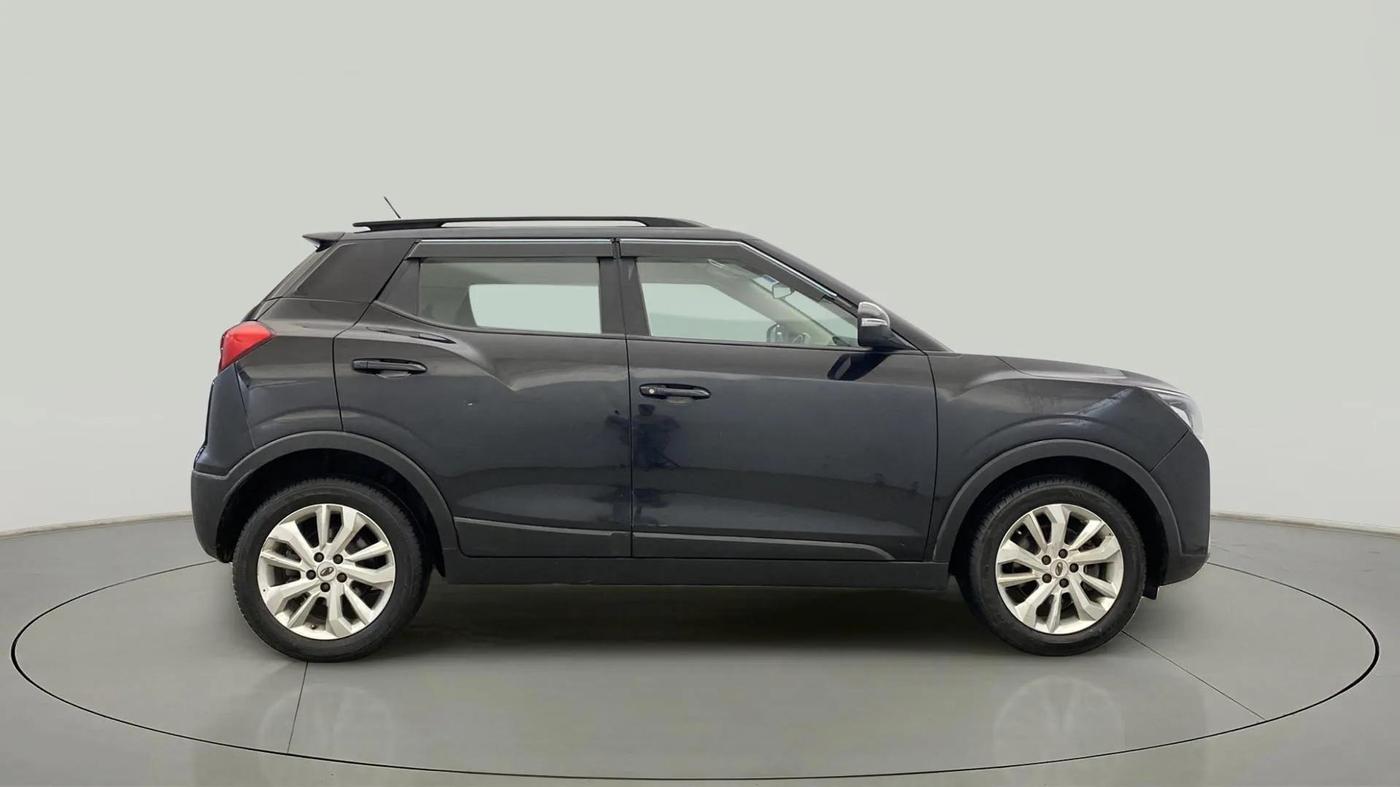 2019 Mahindra XUV300 W8 1.2 PETROL, Petrol, Manual, 87,515 km, Right Side View