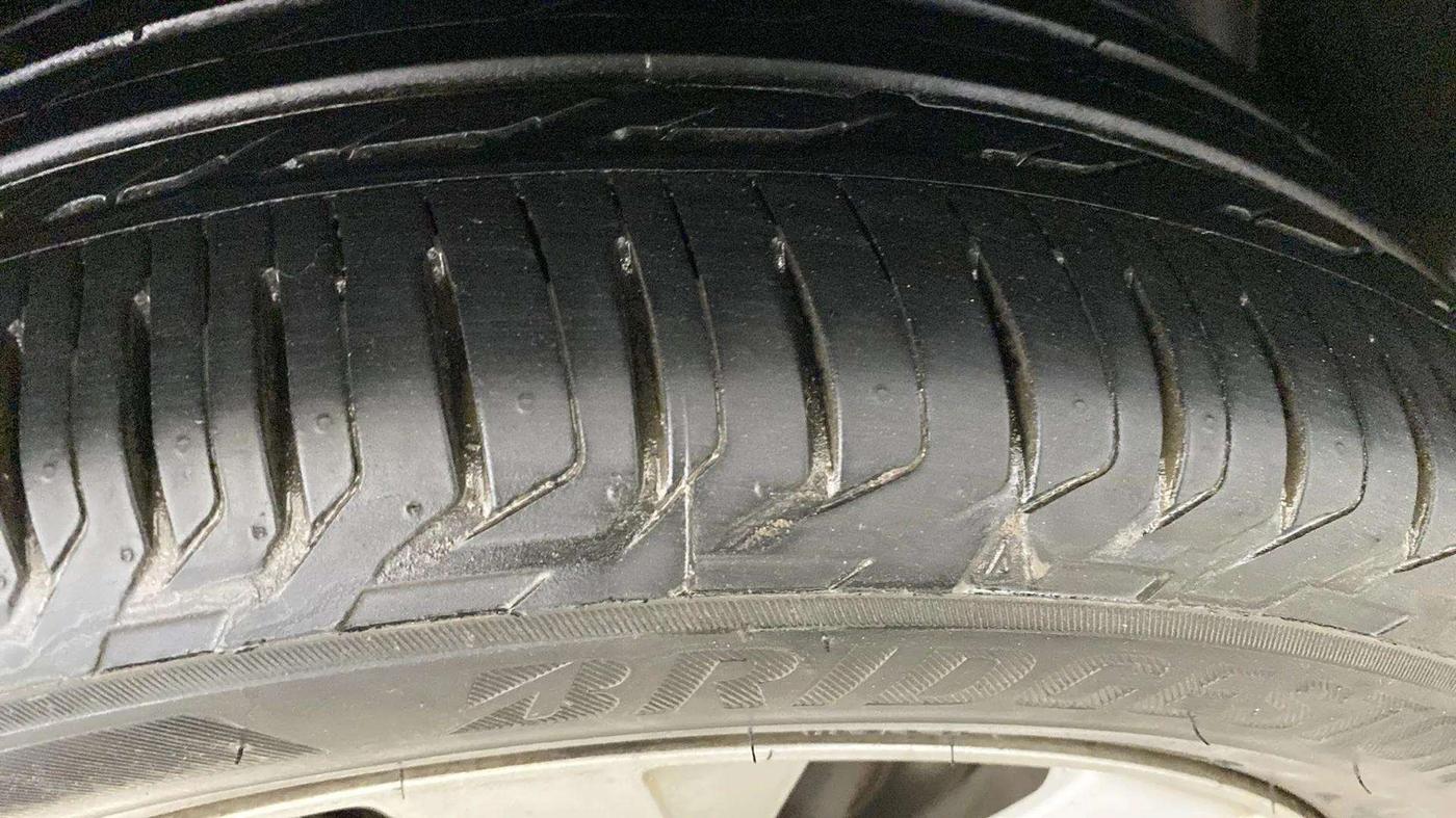2019 Mahindra XUV300 W8 1.2 PETROL, Petrol, Manual, 87,515 km, Left Front Tyre Tread