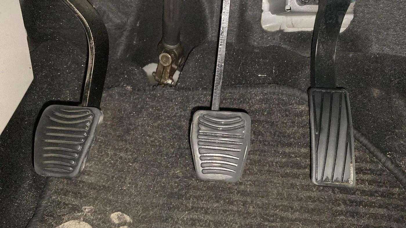 2019 Mahindra XUV300 W8 1.2 PETROL, Petrol, Manual, 87,515 km, Pedals