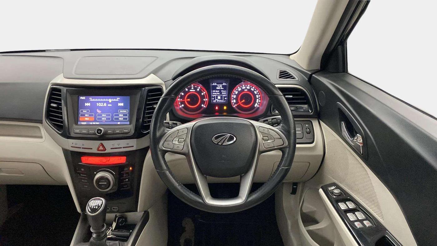 2019 Mahindra XUV300 W8 1.2 PETROL, Petrol, Manual, 87,515 km, Steering Wheel Close Up
