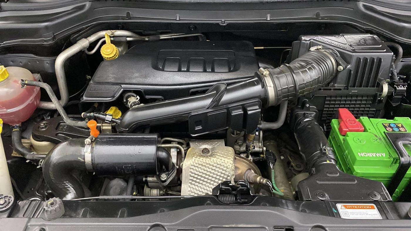 2019 Mahindra XUV300 W8 1.2 PETROL, Petrol, Manual, 87,515 km, Engine View