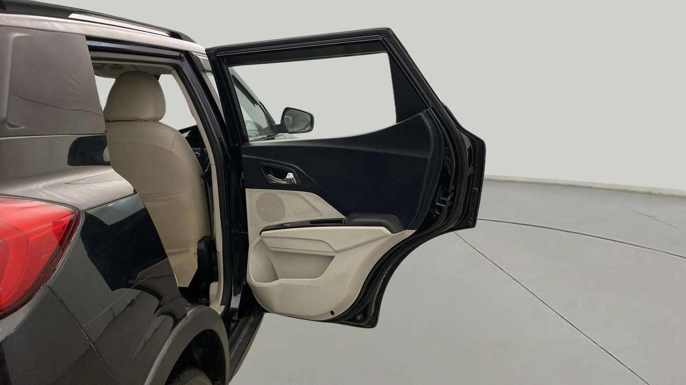 2019 Mahindra XUV300 W8 1.2 PETROL, Petrol, Manual, 87,515 km, RHS Rear Door