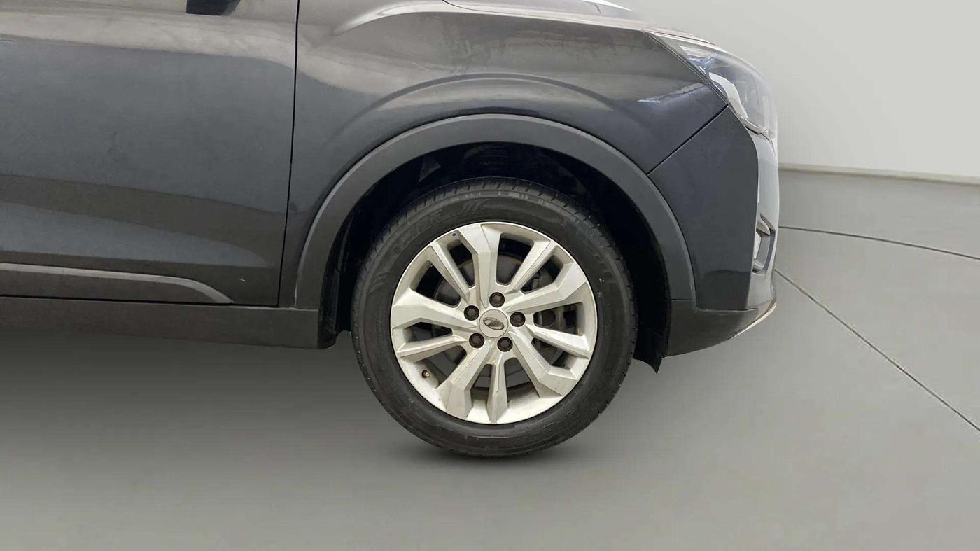 2019 Mahindra XUV300 W8 1.2 PETROL, Petrol, Manual, 87,515 km, Right Front Wheel