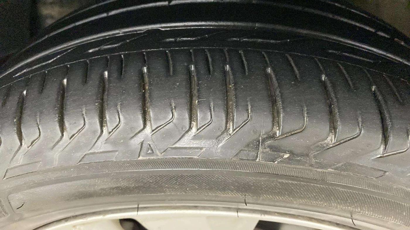 2019 Mahindra XUV300 W8 1.2 PETROL, Petrol, Manual, 87,515 km, Left Rear Tyre Tread