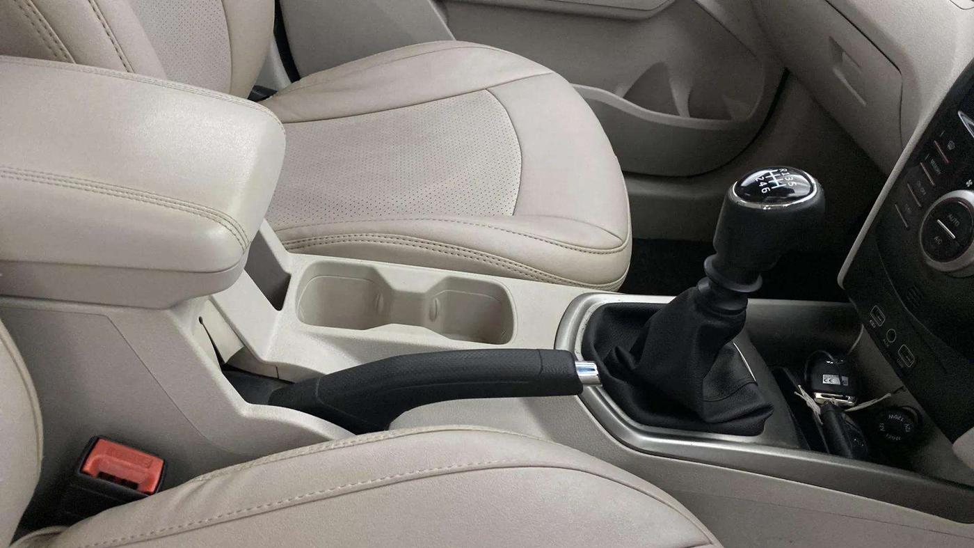 2019 Mahindra XUV300 W8 1.2 PETROL, Petrol, Manual, 87,515 km, Gear Lever