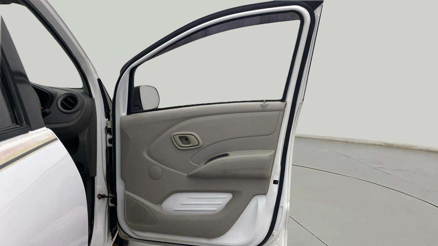 2017 Datsun Redi Go T (O), Petrol, Manual, 52,772 km, RHS Front Door