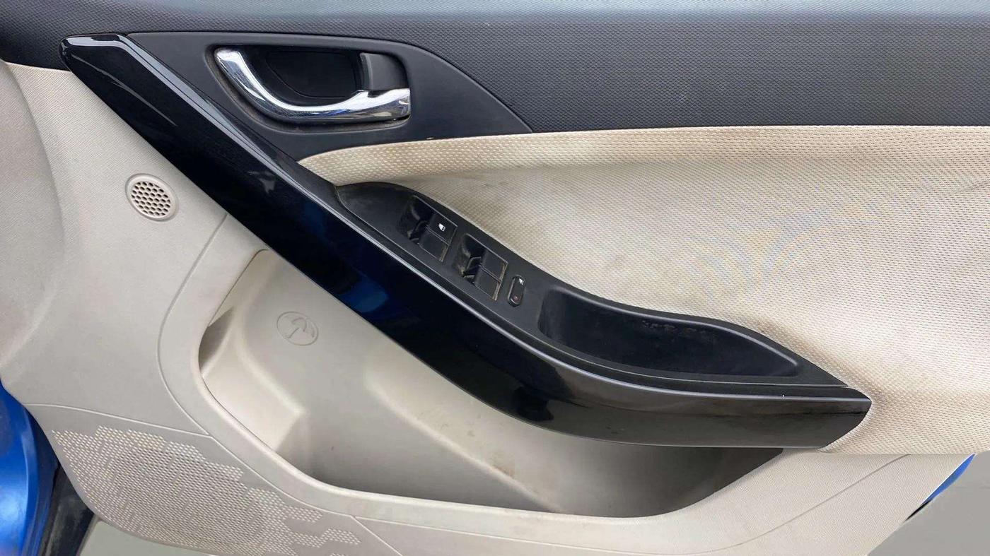 2020 Tata NEXON XZ PETROL, Petrol, Manual, 76,991 km, Driver Side Door Panels Control