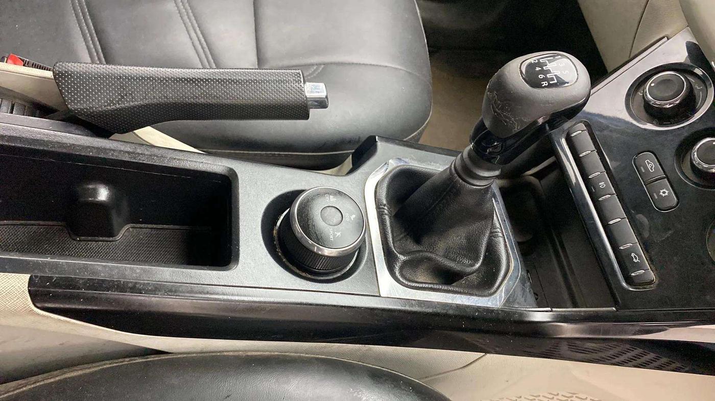 2020 Tata NEXON XZ PETROL, Petrol, Manual, 76,991 km, Gear Lever