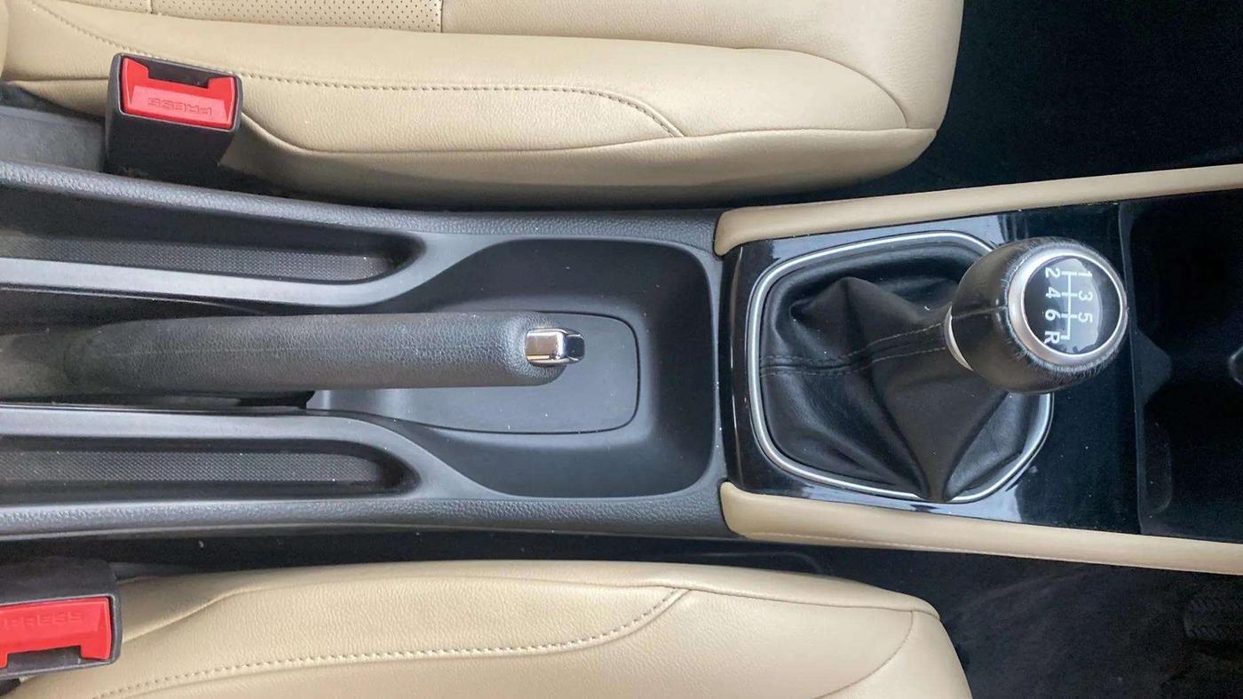 2022 Honda City 1.5L I-VTEC ZX, Petrol, Manual, 17,564 km, Gear Lever