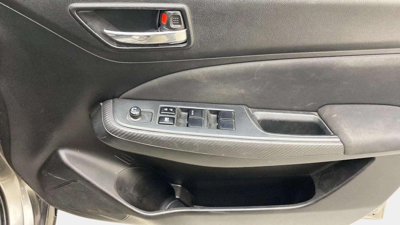 2020 Maruti Swift VXI AMT, Petrol, Automatic, 68,637 km, Driver Side Door Panels Control