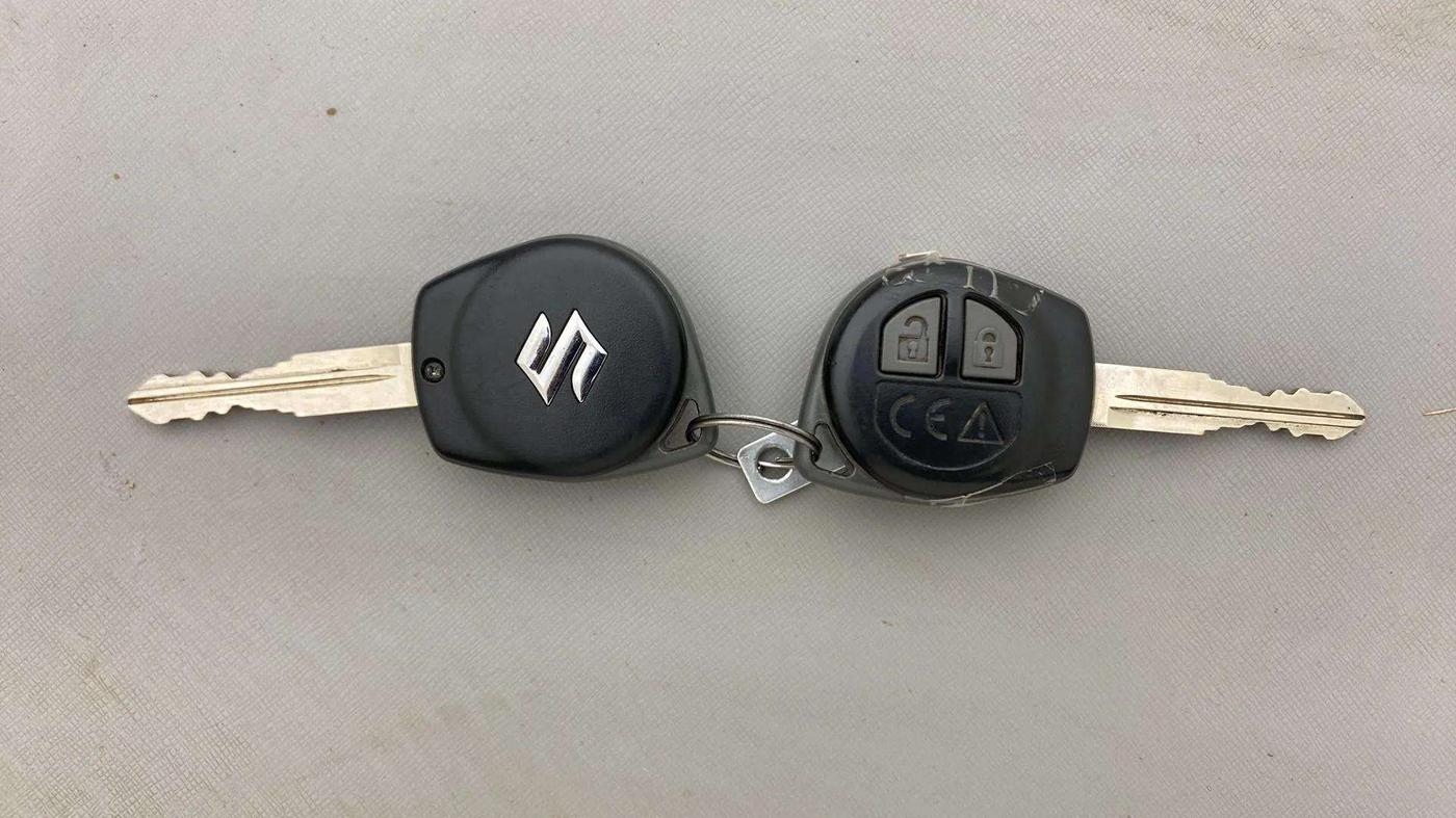 2020 Maruti Swift VXI AMT, Petrol, Automatic, 68,637 km, Key Close Up