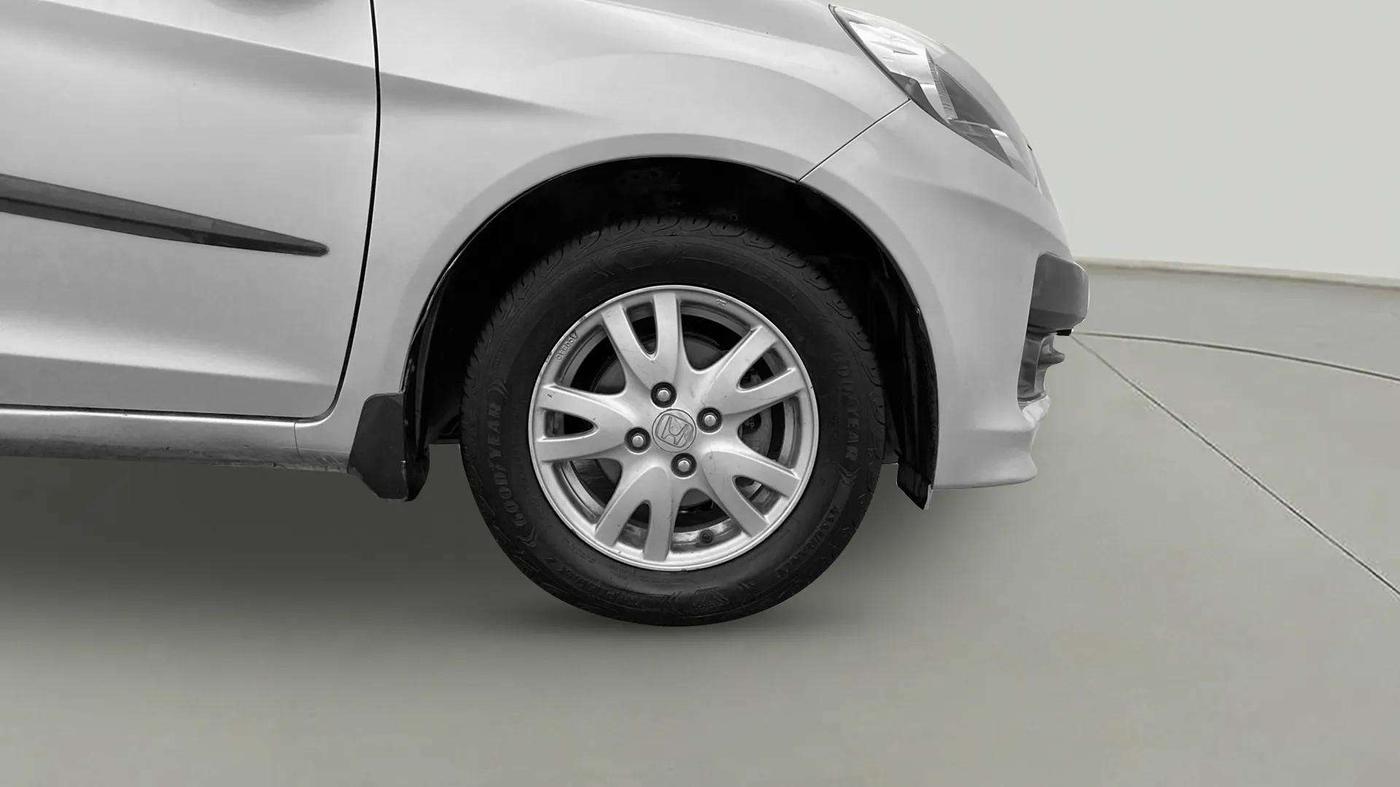 2014 Honda Brio VX MT, Petrol, Manual, 49,256 km, Right Front Wheel