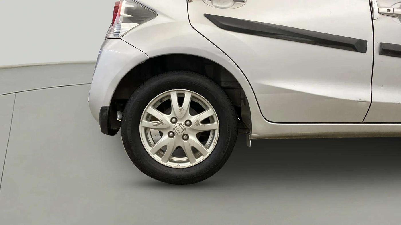 2014 Honda Brio VX MT, Petrol, Manual, 49,256 km, Right Rear Wheel