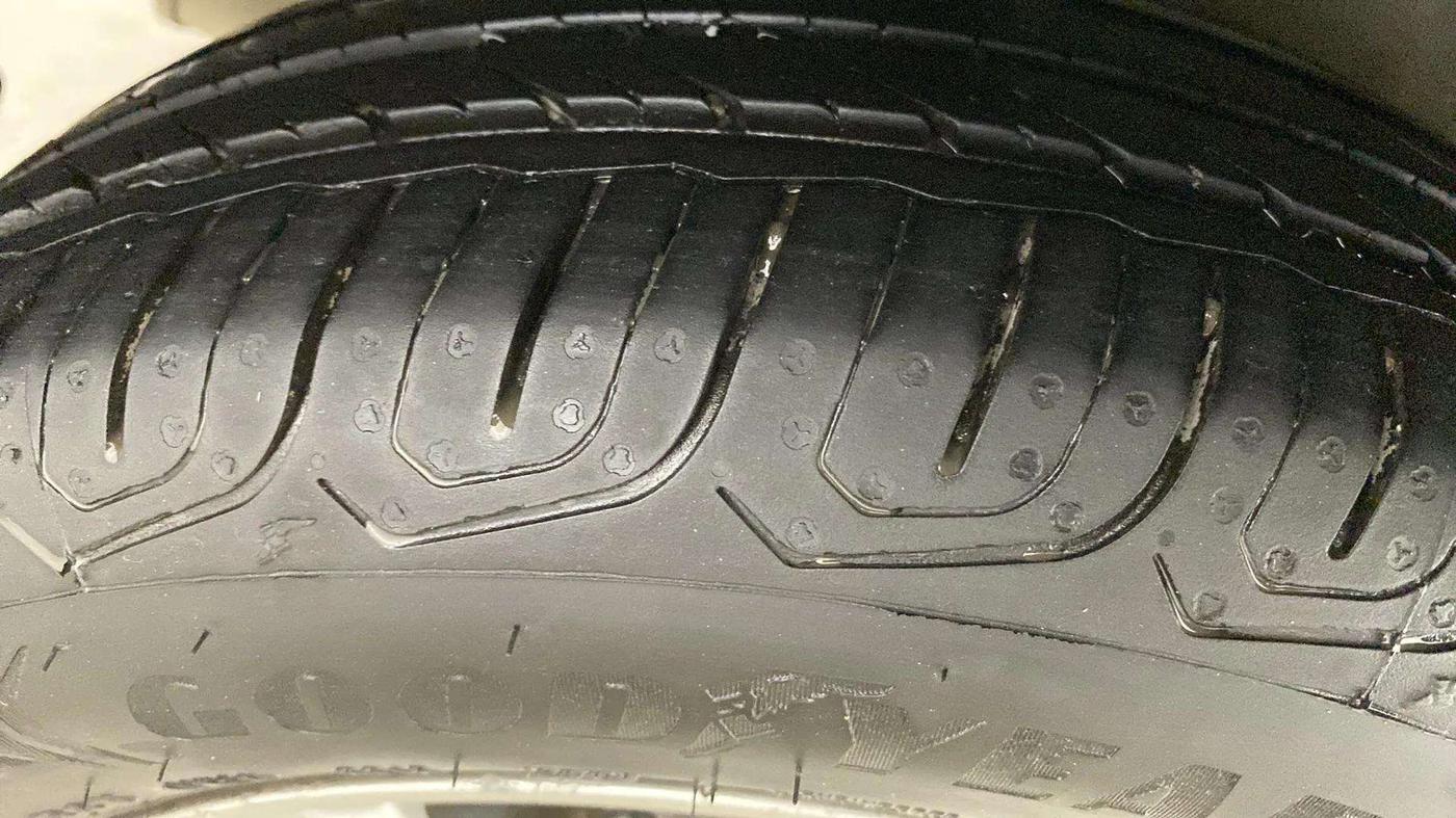 2014 Honda Brio VX MT, Petrol, Manual, 49,256 km, Left Front Tyre Tread