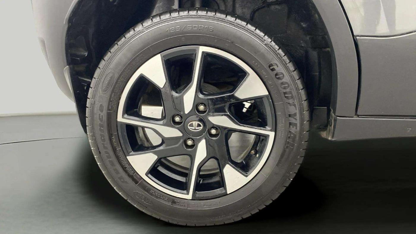2022 Tata PUNCH CREATIVE  MT, Petrol, Manual, 34,207 km, Right Rear Wheel