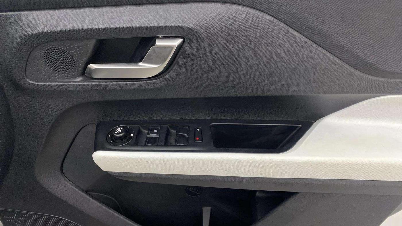 2022 Tata PUNCH CREATIVE  MT, Petrol, Manual, 34,207 km, Driver Side Door Panels Control