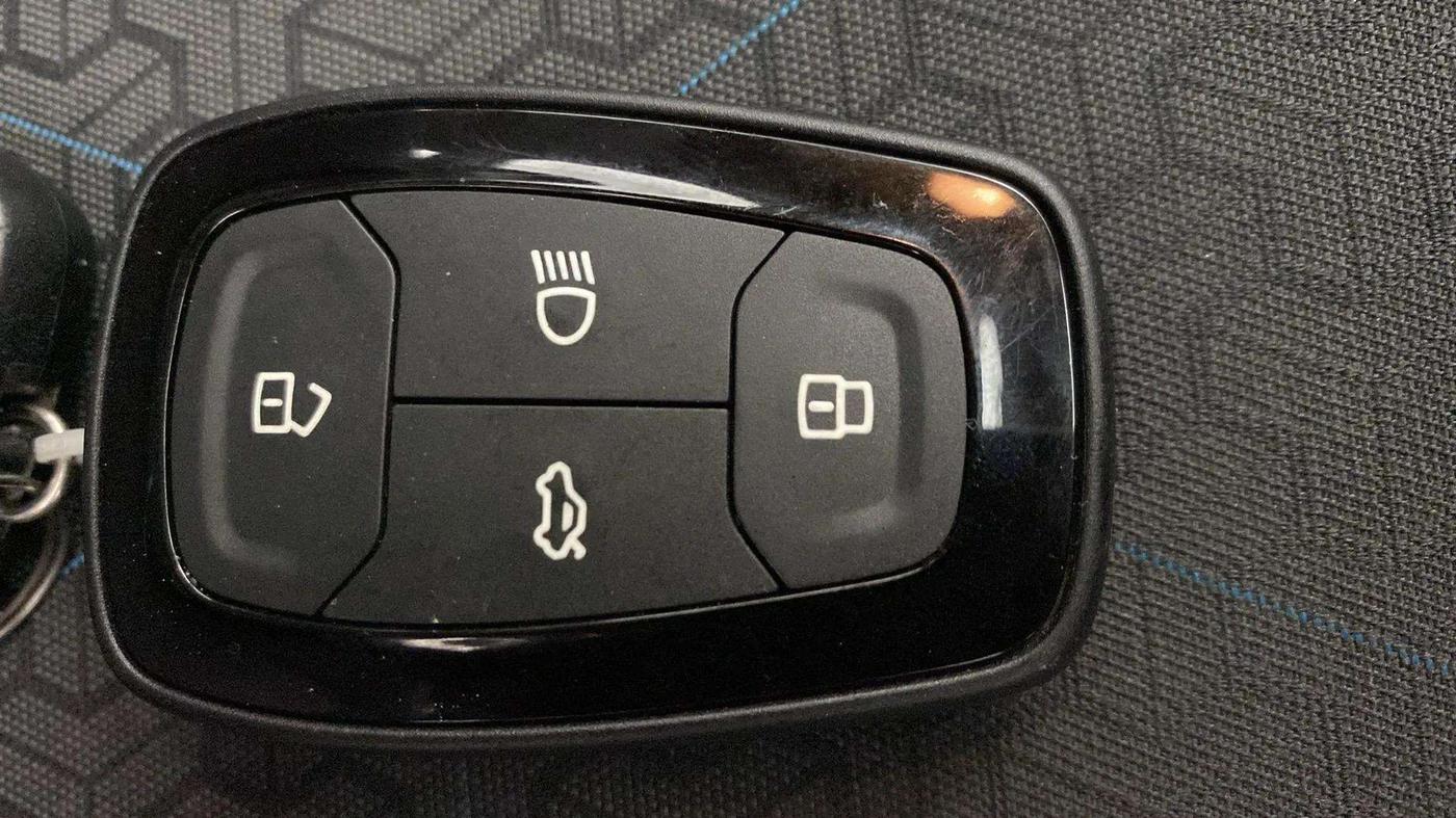 2022 Tata PUNCH CREATIVE  MT, Petrol, Manual, 34,207 km, Key Close Up