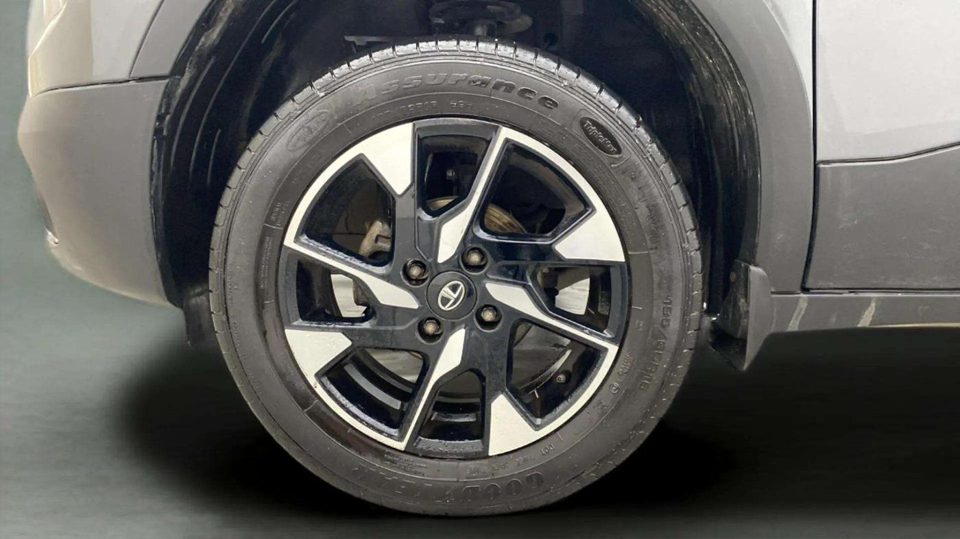 2022 Tata PUNCH CREATIVE  MT, Petrol, Manual, 34,207 km, Left Front Wheel