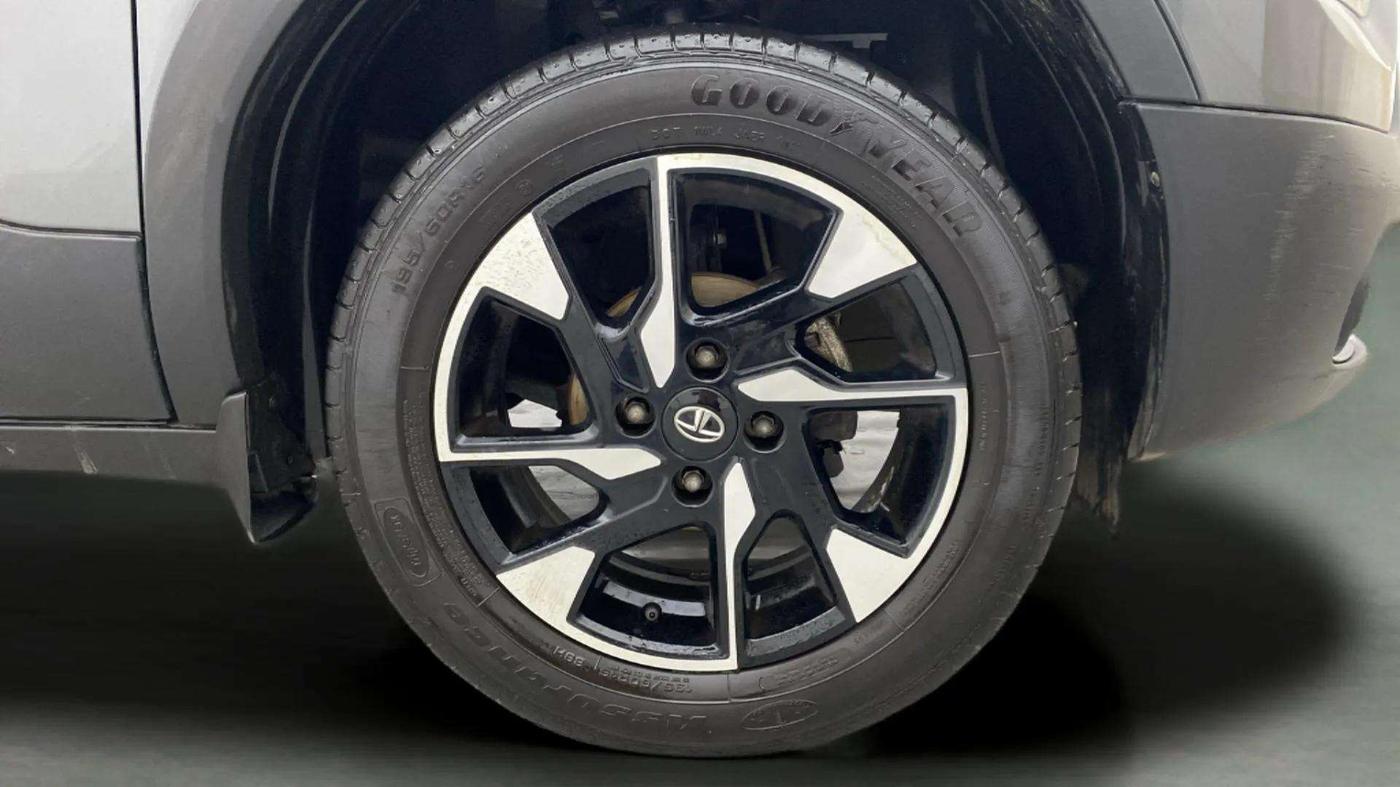 2022 Tata PUNCH CREATIVE  MT, Petrol, Manual, 34,207 km, Right Front Wheel