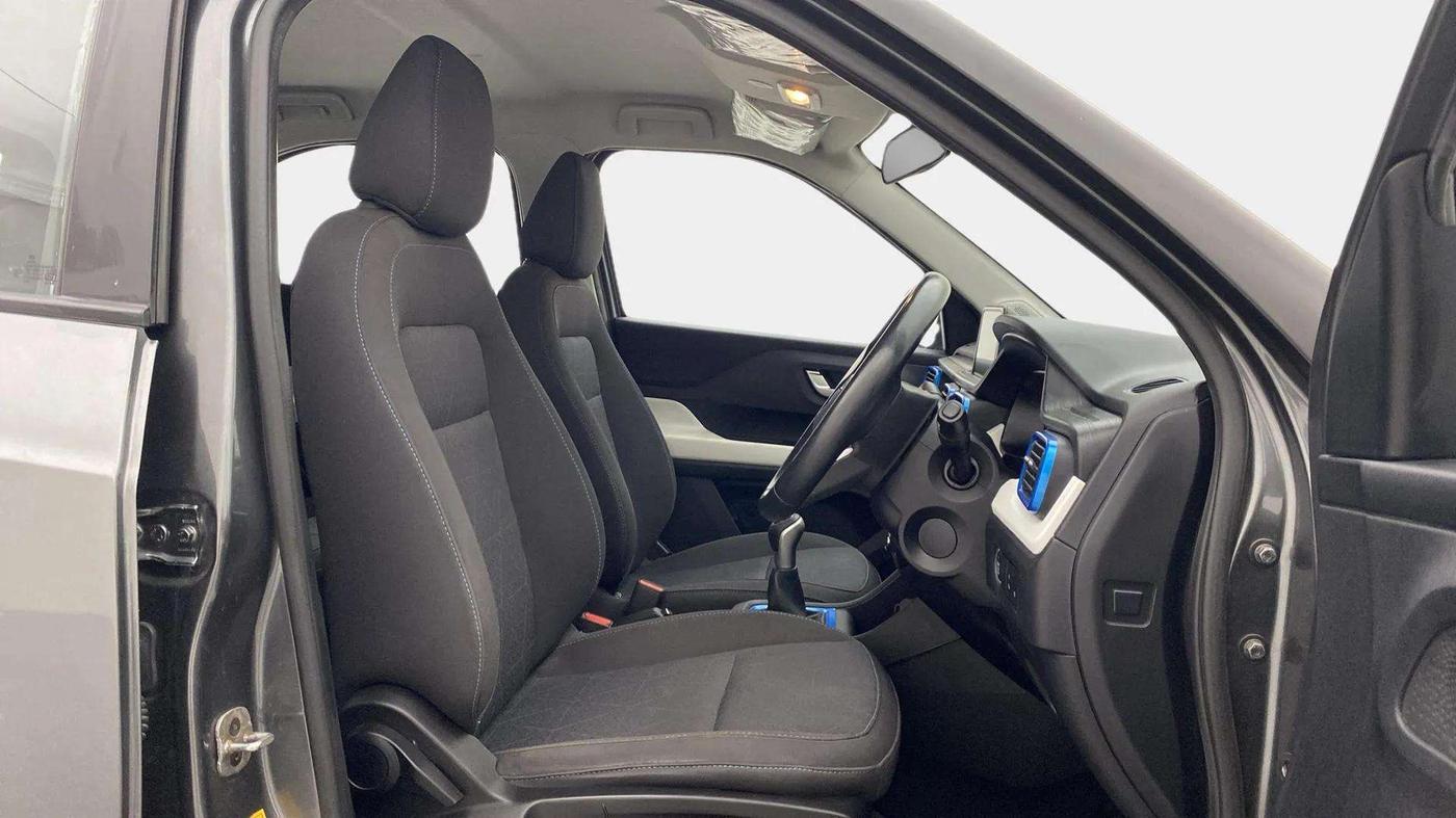 2022 Tata PUNCH CREATIVE  MT, Petrol, Manual, 34,207 km, Right Side Front Door Cabin