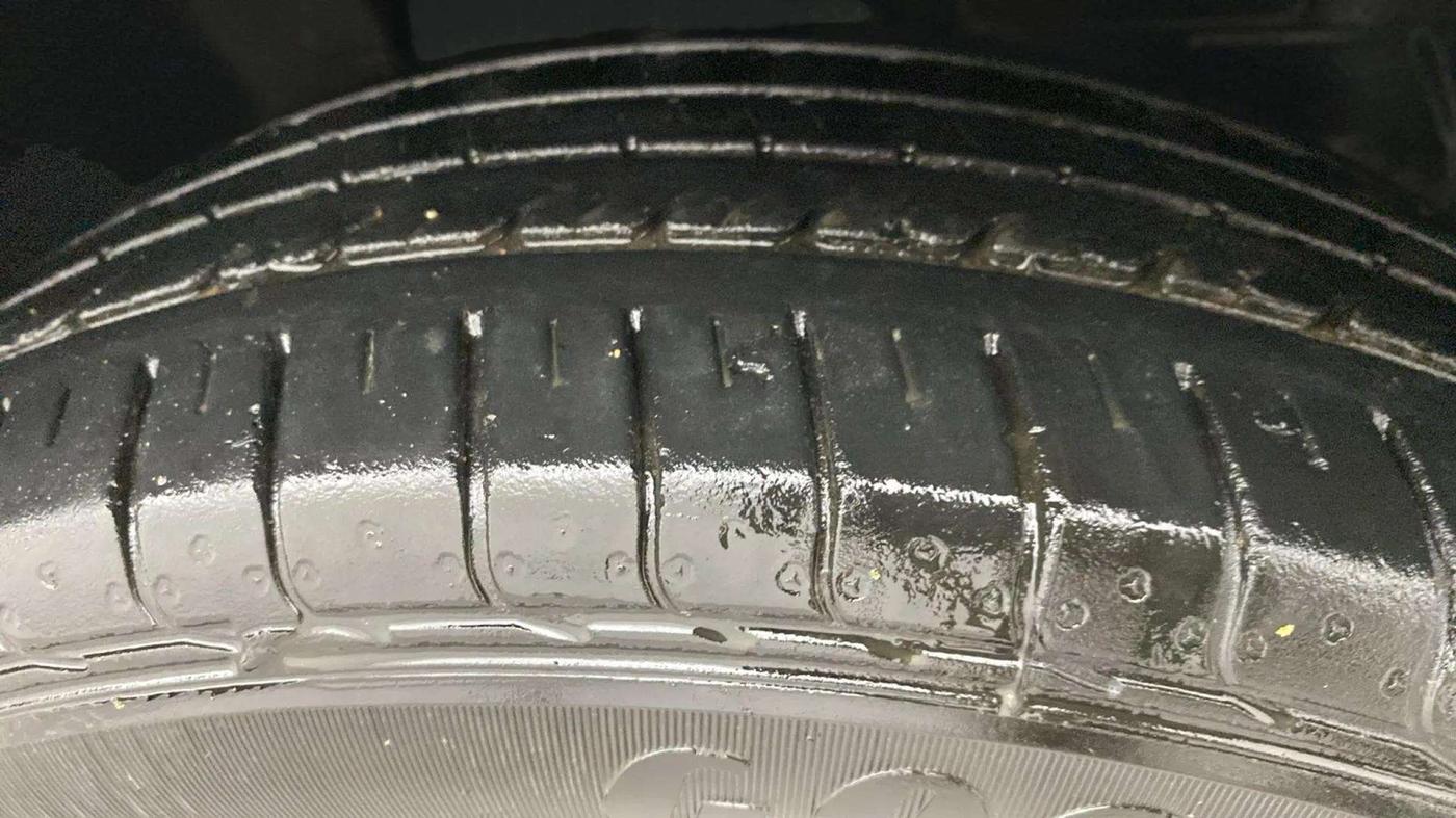 2022 Tata PUNCH CREATIVE  MT, Petrol, Manual, 34,207 km, Right Front Tyre Tread
