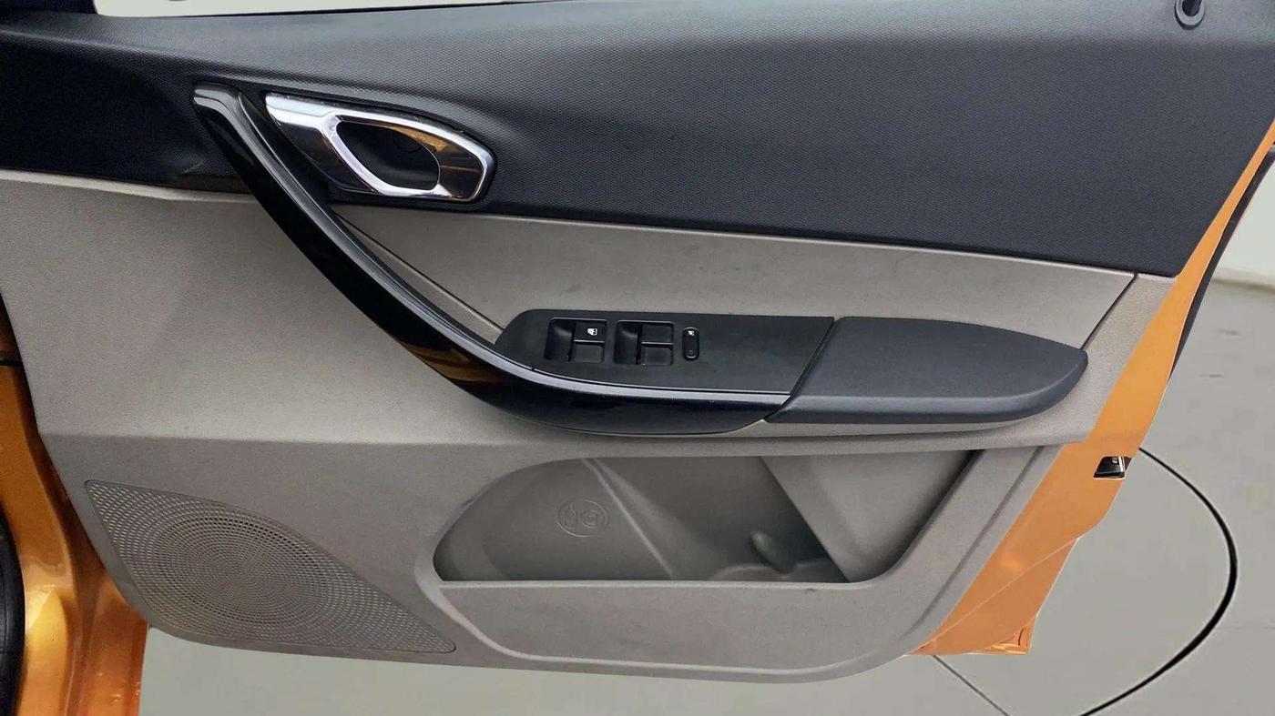 2018 Tata Tiago XZA PETROL, Petrol, Automatic, 17,160 km, Driver Side Door Panels Control