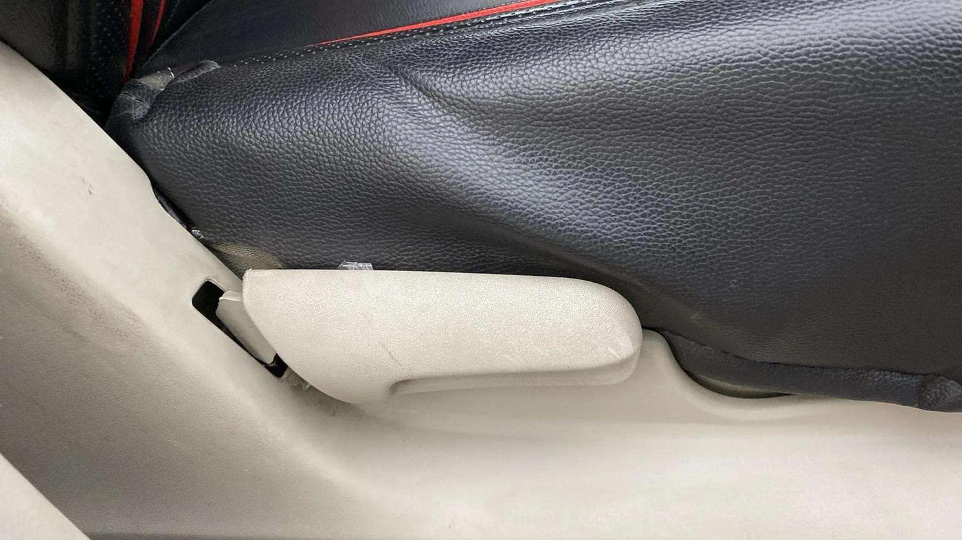 2019 Maruti Celerio VXI (O) CNG, CNG, Manual, 34,735 km, Driver Side Adjustment Panel