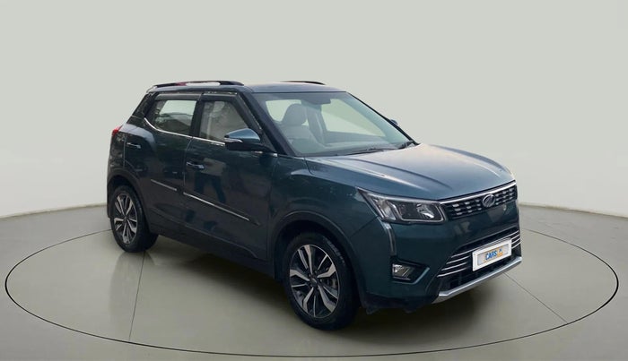 2020 Mahindra XUV300 W8 (O) 1.5 DIESEL AMT, Diesel, Automatic, 28,479 km, Right Front Diagonal