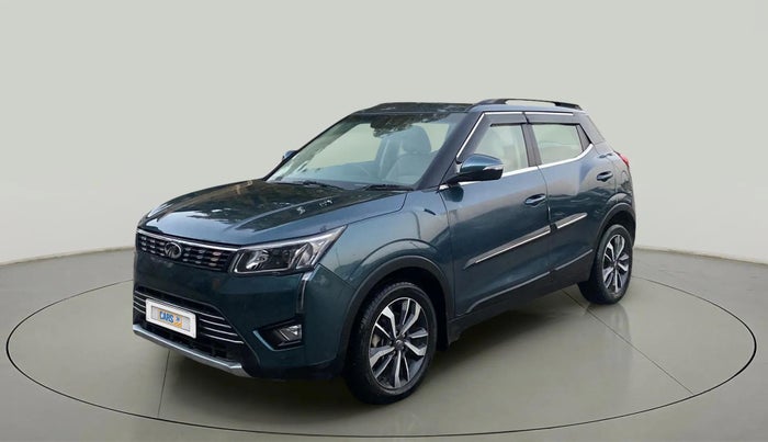 2020 Mahindra XUV300 W8 (O) 1.5 DIESEL AMT, Diesel, Automatic, 28,479 km, Left Front Diagonal