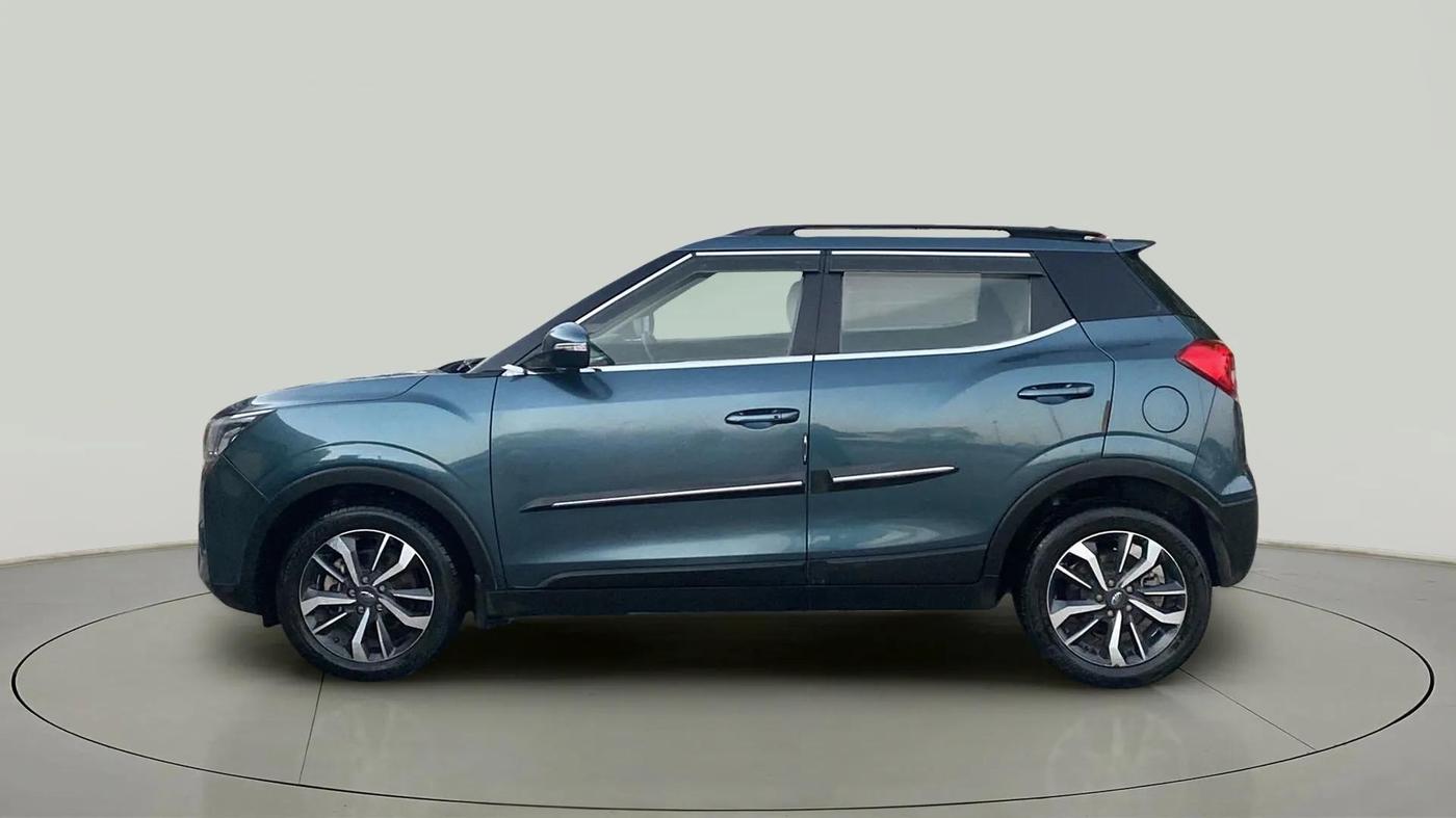 2020 Mahindra XUV300 W8 (O) 1.5 DIESEL AMT, Diesel, Automatic, 28,479 km, Left Side