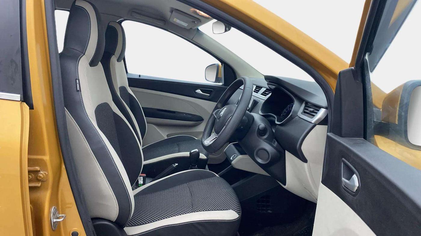 2020 Renault TRIBER RXZ AMT, Petrol, Automatic, 31,318 km, Right Side Front Door Cabin