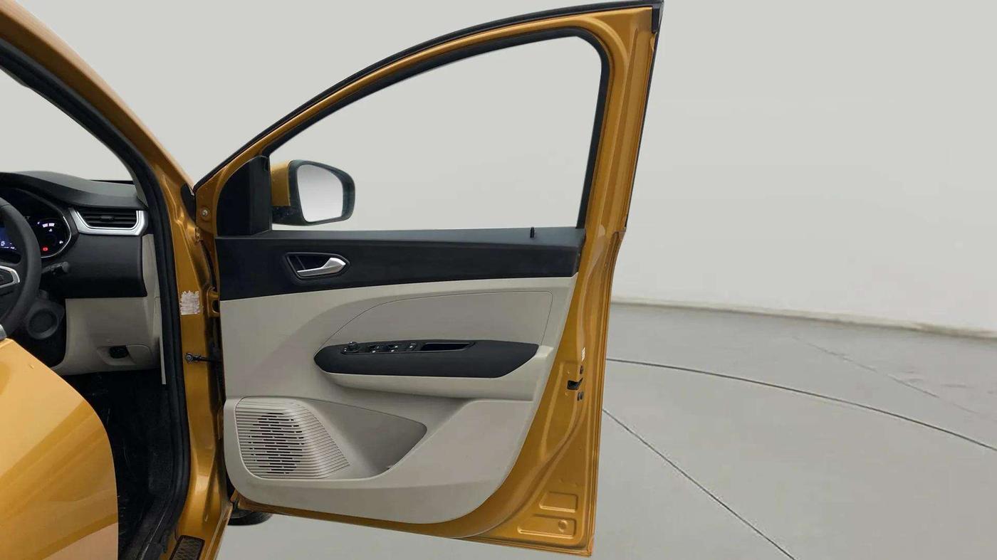 2020 Renault TRIBER RXZ AMT, Petrol, Automatic, 31,318 km, RHS Front Door