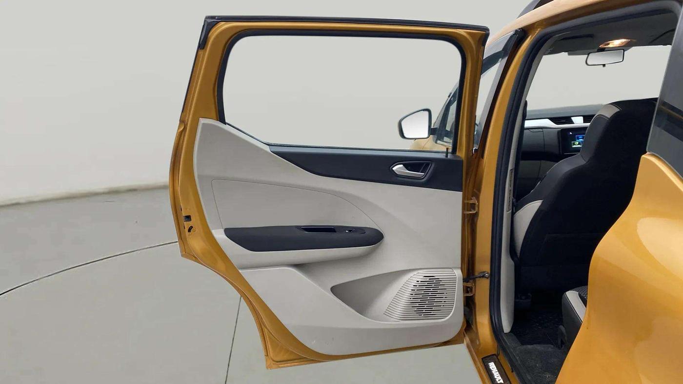 2020 Renault TRIBER RXZ AMT, Petrol, Automatic, 31,318 km, LHS Front Door