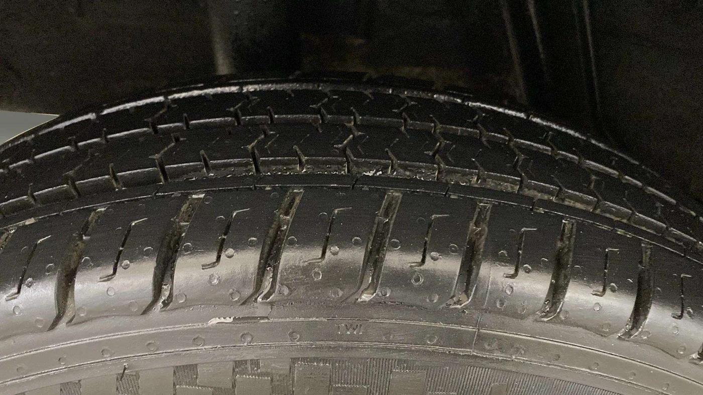 2019 Renault Kwid RXT 1.0 (O), Petrol, Manual, 27,354 km, Right Rear Tyre Tread