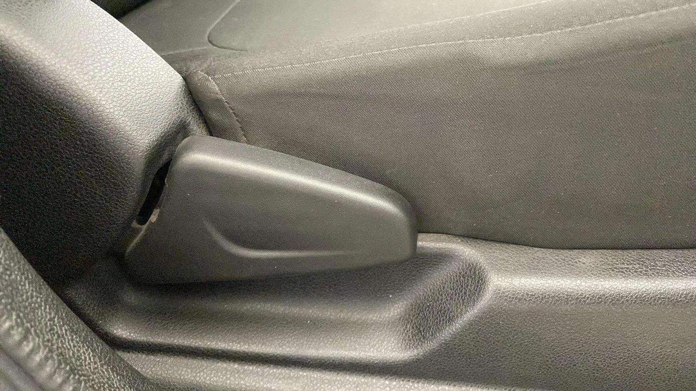 2019 Renault Kwid RXT 1.0 (O), Petrol, Manual, 27,354 km, Driver Side Adjustment Panel