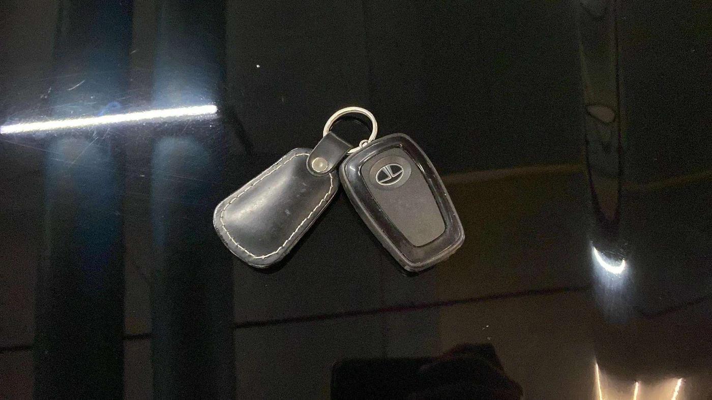 2023 Tata NEXON XZ PLUS PETROL SUNROOF DARK EDITION, Petrol, Manual, 36,511 km, Key Close Up
