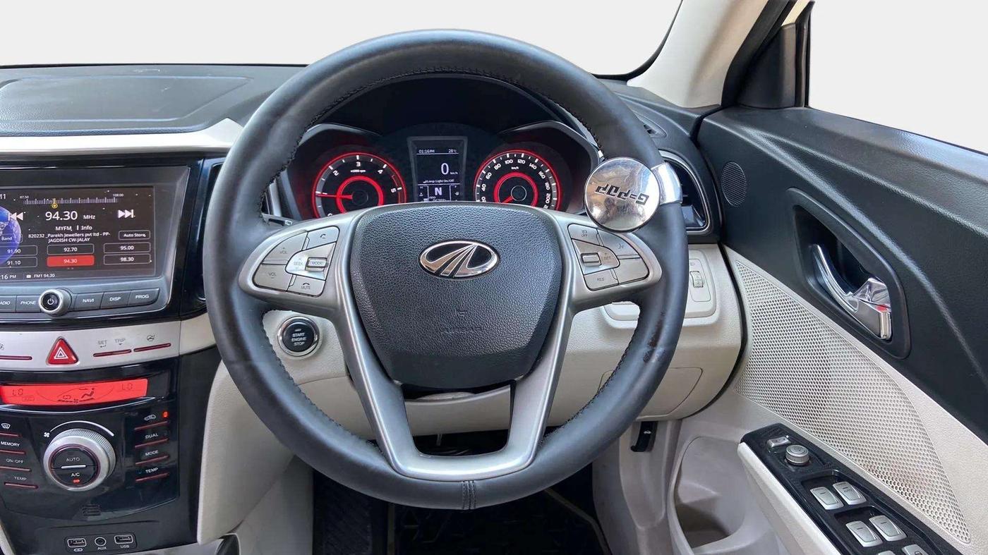 2020 Mahindra XUV300 W8 1.5 DIESEL AMT, Diesel, Automatic, 96,165 km, Steering Wheel Close Up