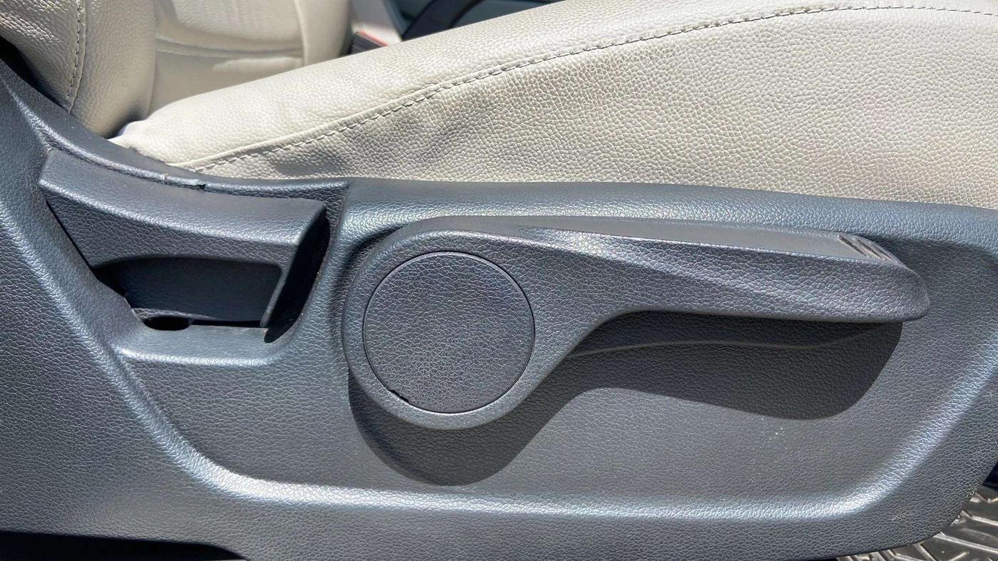 2020 Mahindra XUV300 W8 1.5 DIESEL AMT, Diesel, Automatic, 96,165 km, Driver Side Adjustment Panel
