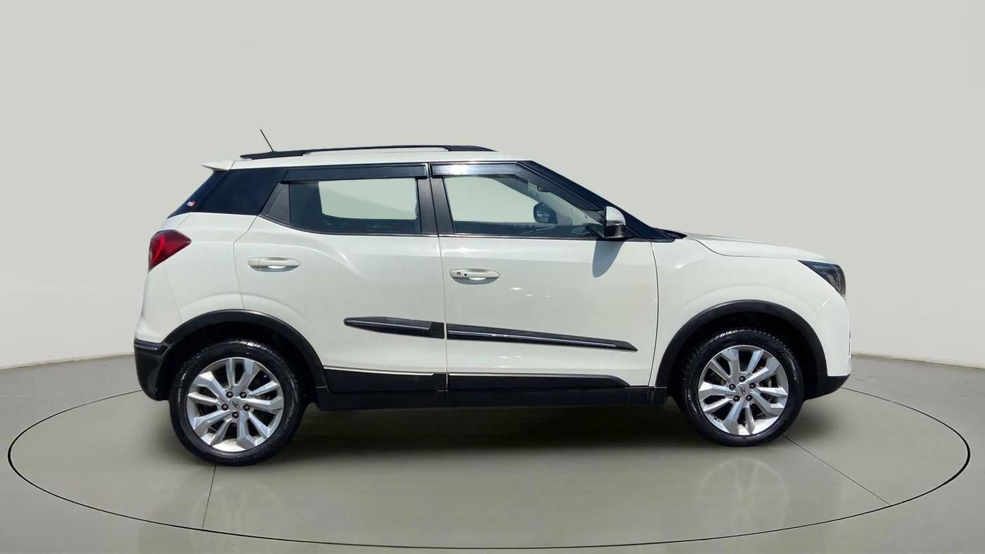 2020 Mahindra XUV300 W8 1.5 DIESEL AMT, Diesel, Automatic, 96,165 km, Right Side View