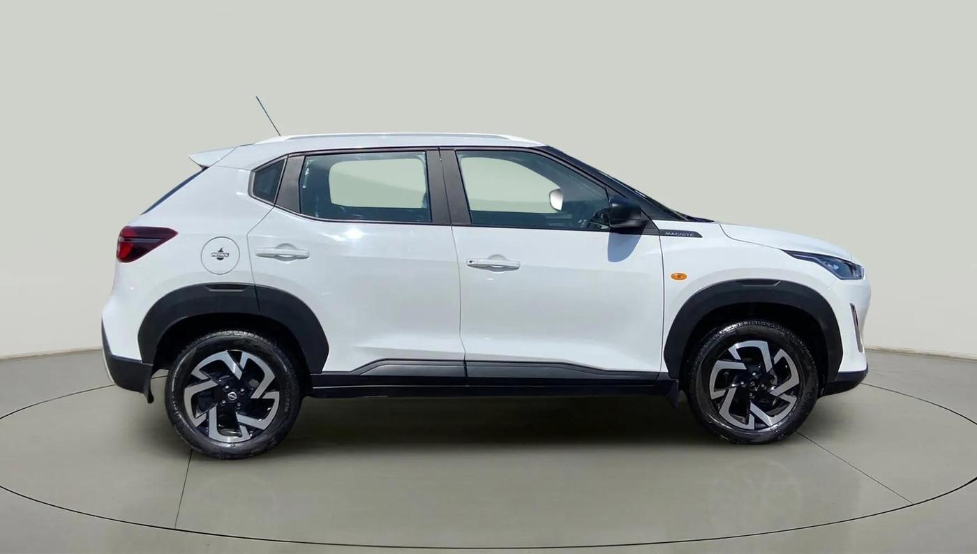 2021 Nissan MAGNITE XE, Petrol, Manual, 11,018 km, Right Side View