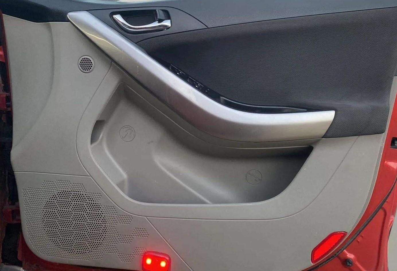 2018 Tata NEXON XZ PLUS PETROL, Petrol, Manual, 27,402 km, Driver Side Door Panels Control