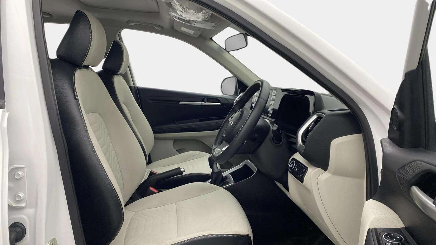 2023 KIA SONET HTX 1.0 IMT, Petrol, Manual, 42,583 km, Right Side Front Door Cabin