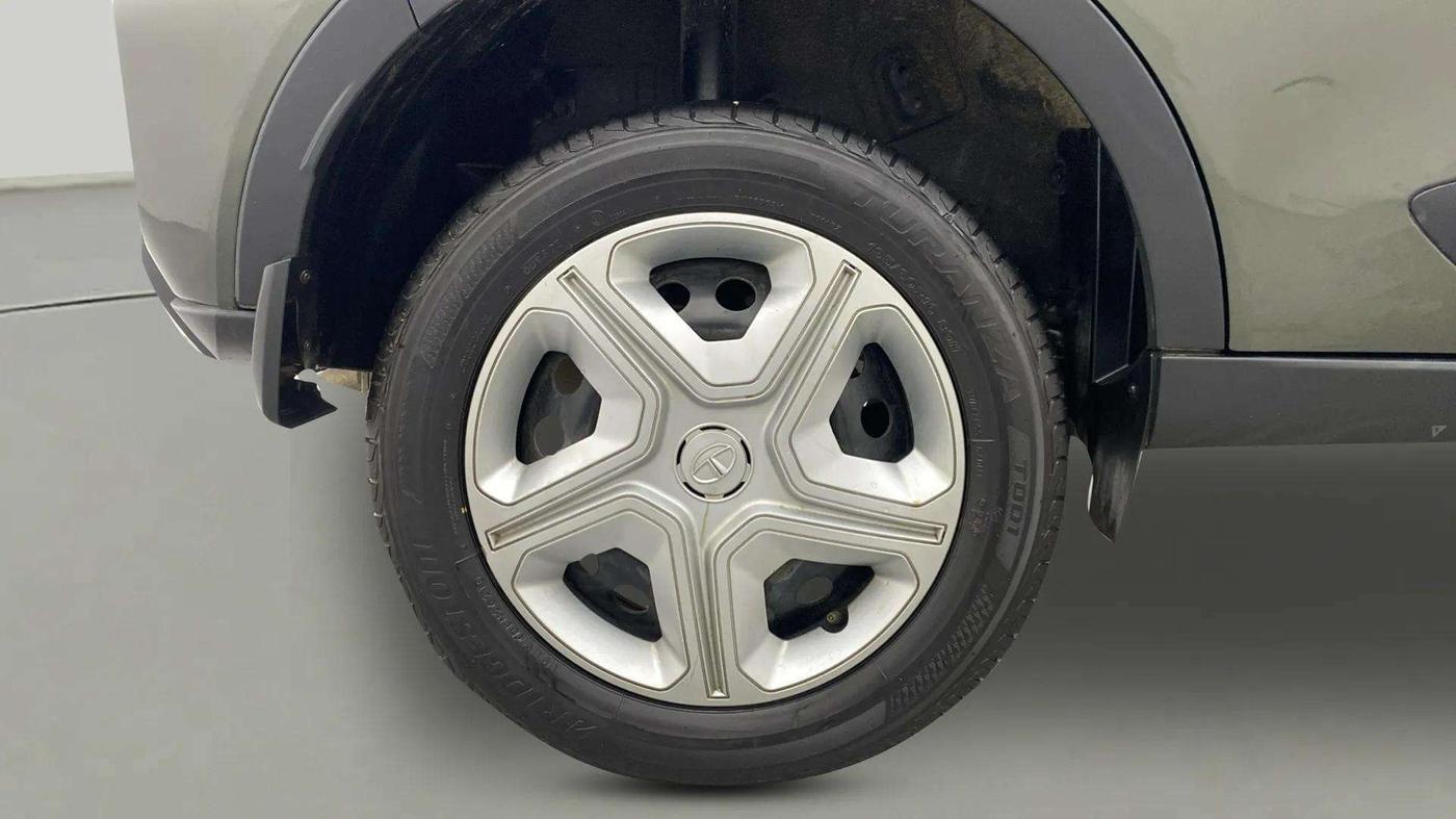 2021 Tata NEXON XMA SUNROOF PETROL, Petrol, Automatic, 9,602 km, Right Rear Wheel