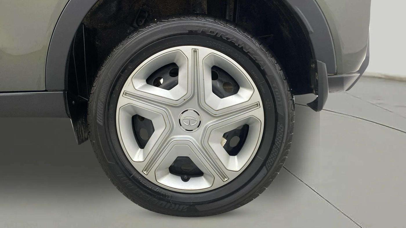 2021 Tata NEXON XMA SUNROOF PETROL, Petrol, Automatic, 9,602 km, Left Rear Wheel