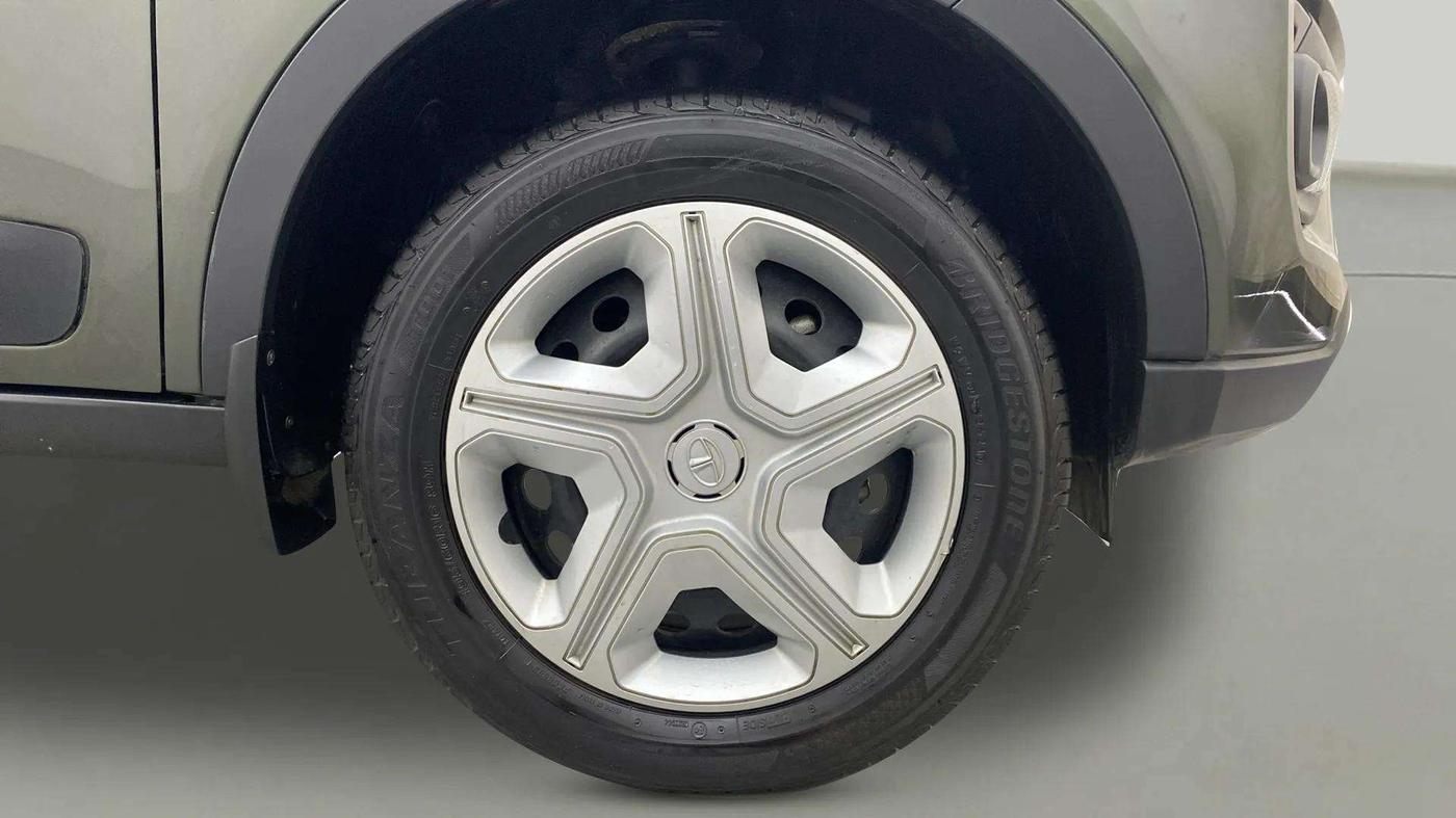 2021 Tata NEXON XMA SUNROOF PETROL, Petrol, Automatic, 9,602 km, Right Front Wheel