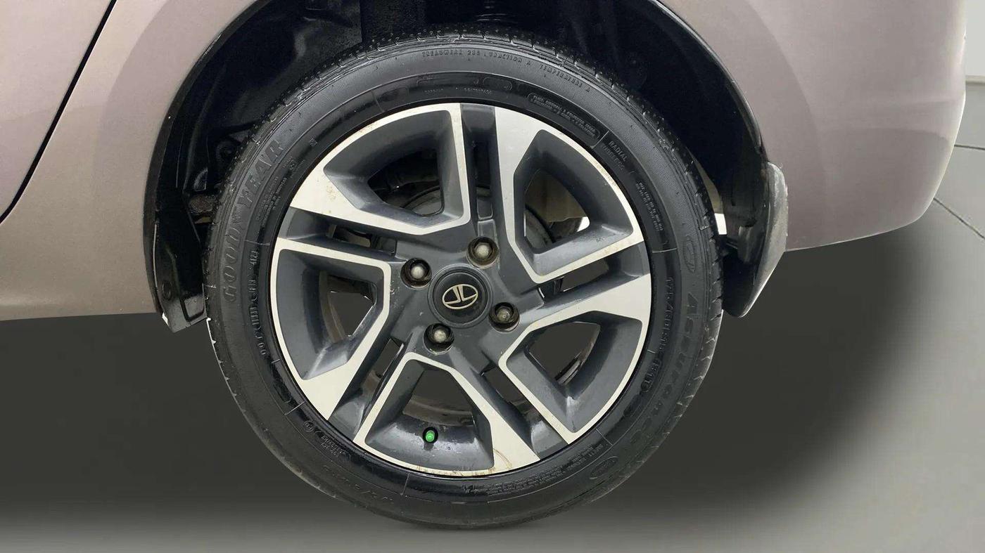 2017 Tata TIGOR XZA PETROL, Petrol, Automatic, 50,685 km, Left Rear Wheel