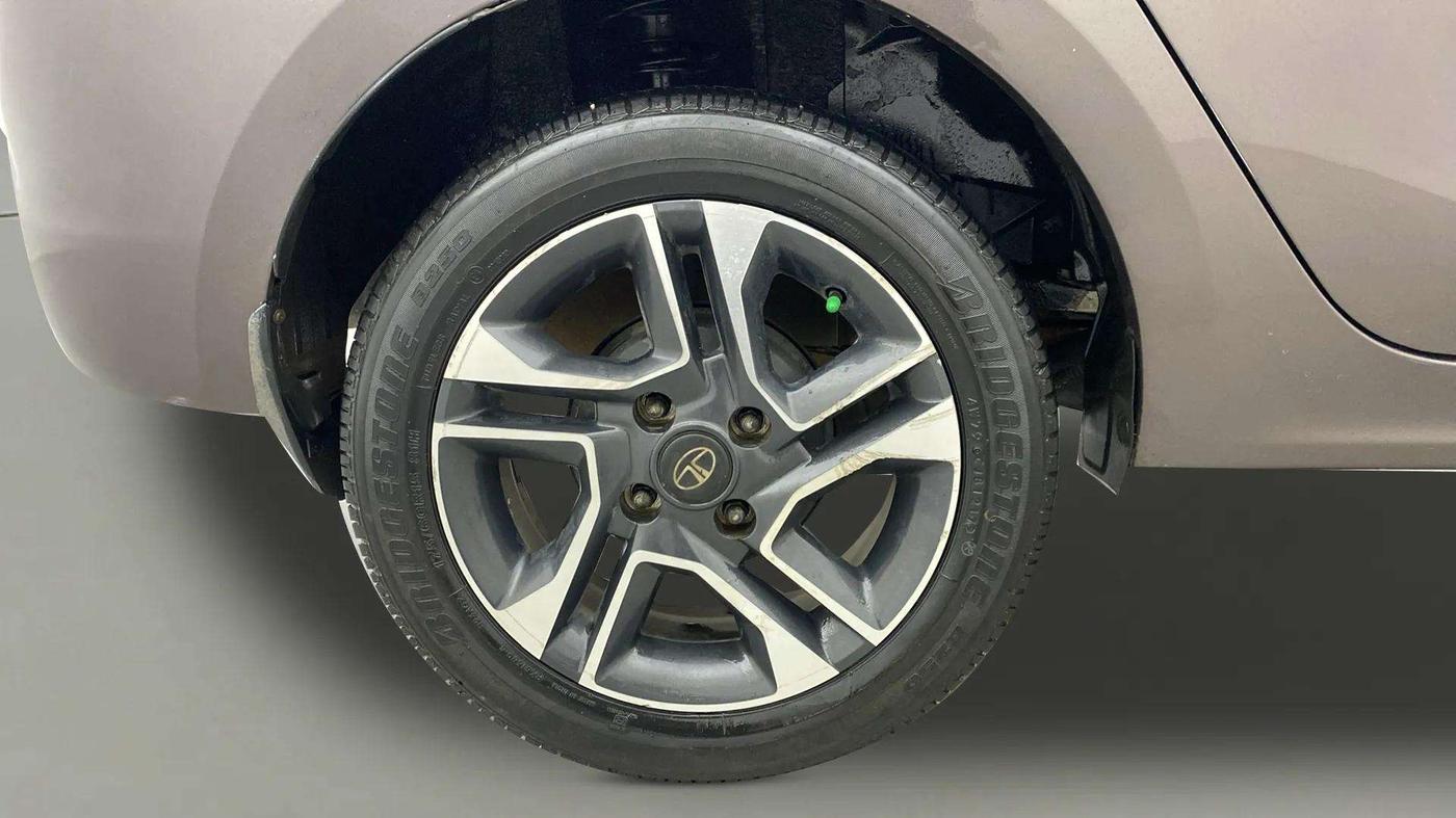 2017 Tata TIGOR XZA PETROL, Petrol, Automatic, 50,685 km, Right Rear Wheel